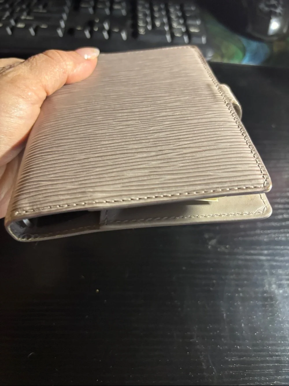 Louis Vuitton taupe/beige   Epi Leather agenda with original papers in it - Picture 6 of 17